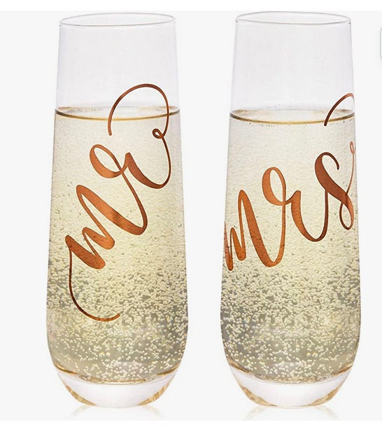 Set of 2 - Wedding Champagne Flutes, Mr and Mrs Personalized Champagne Glass, Wedding Toasting Flutes, Wedding Flute, Gift for Couples
